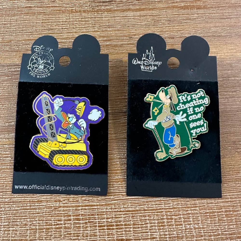 Disney rack pins - Donald and goofy
